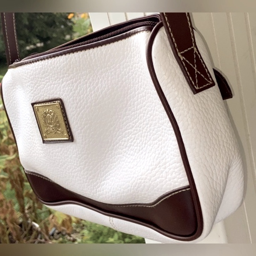 VGU Medallion Brand Crossbody Bag in Very Good, Clean Condition- Beautiful Piece
